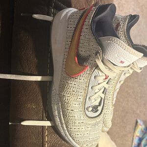 Nike Kids Sneakers - Cream, Gold, and Red